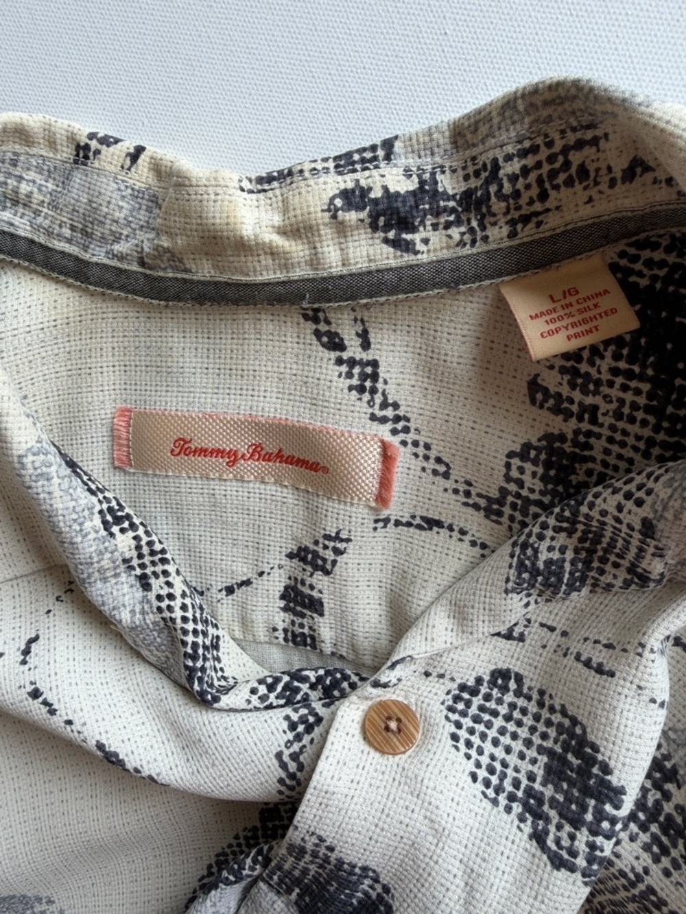 Tommy Bahama Silk Hawaiian Shirt Cream Leaf Print Camp Button Down L - Picture 3 of 14